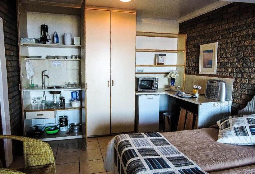 Студия Стандарт, Amzee Bokmakierie Guest House