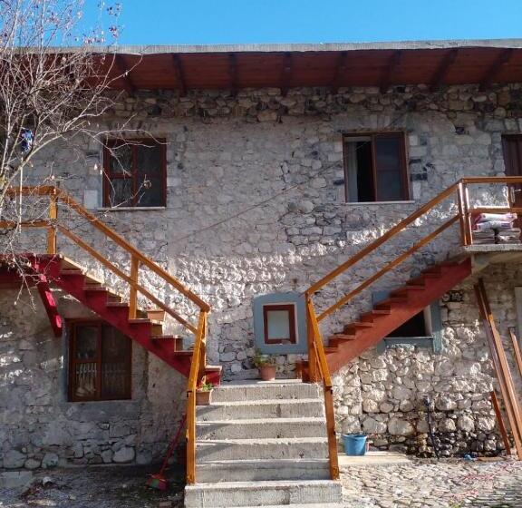 Трехместный Номер Базовый, Guest House “ Center Theth “