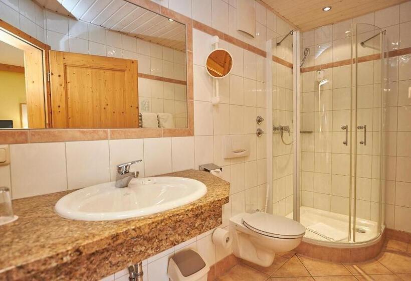 Трехместный Номер Стандарт с Балконом, Gasthof Hotel Zur Post Samerberg