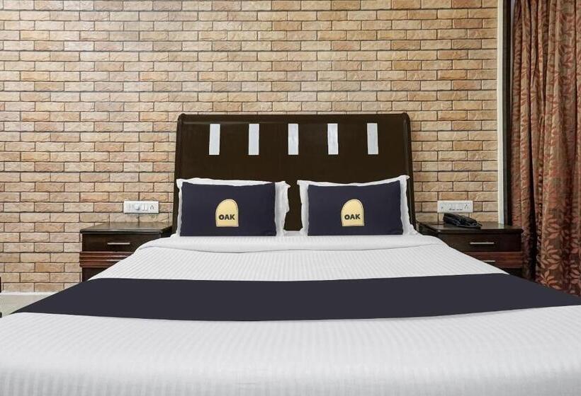 Номер Deluxe, Super Townhouse Oak Gharonda Residency Near Sant Tukaram Nagar Metro Station