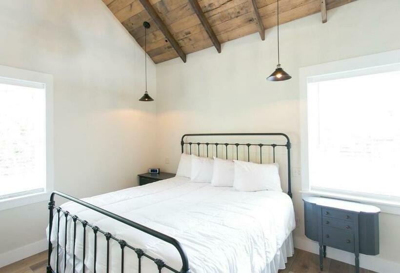 Люкс, Farmhouse Suites By Amish Country Lodging