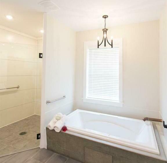 Люкс, Farmhouse Suites By Amish Country Lodging