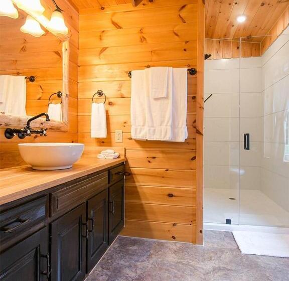 Люкс, Farmhouse Suites By Amish Country Lodging