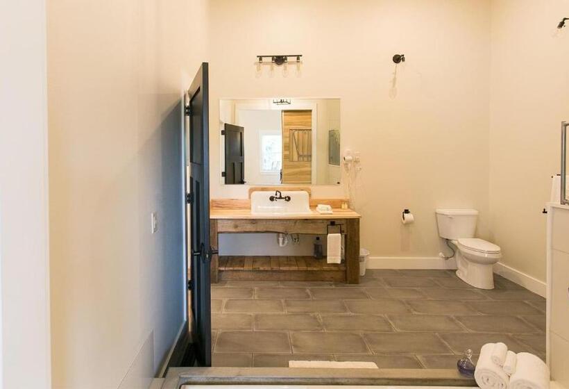 Люкс Повышенной Комфортности, Farmhouse Suites By Amish Country Lodging
