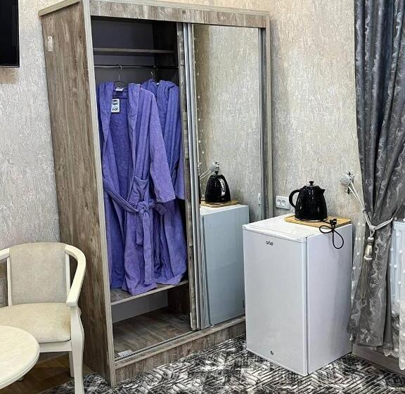 سوئیت با تخت بزرگ, Jasmina
