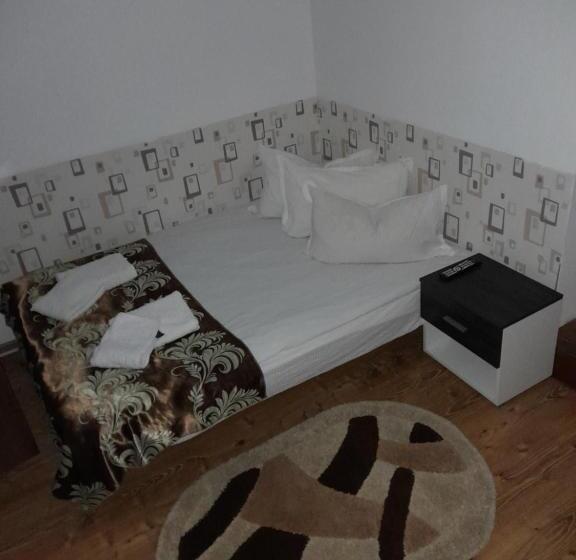 اتاق خانوادگی, Casa Alex