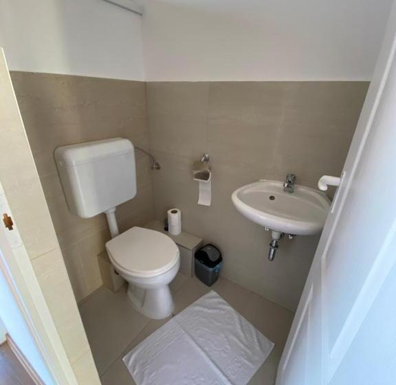 דירת חדר, Platán Apartmanház