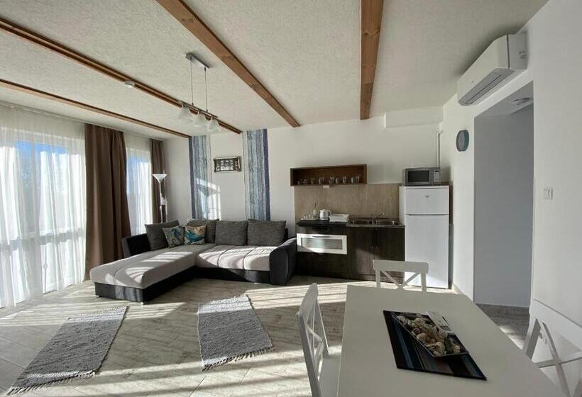 דירת חדר, Platán Apartmanház
