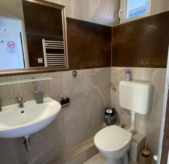 דירת חדר, Platán Apartmanház