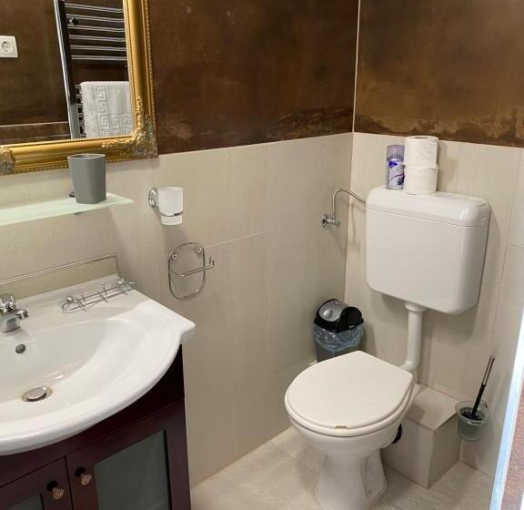 דירת חדר, Platán Apartmanház