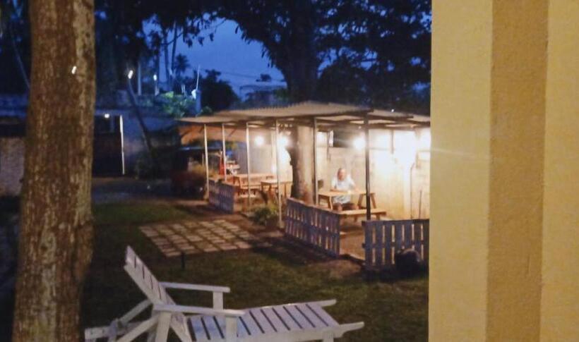 اتاق استاندارد با چشم‌انداز باغ, Petit Guest House