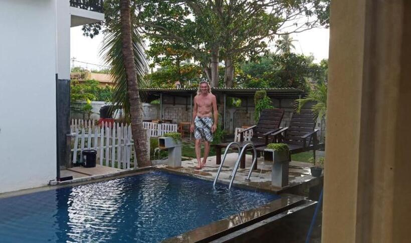 اتاق استاندارد با چشم‌انداز استخر, Petit Guest House