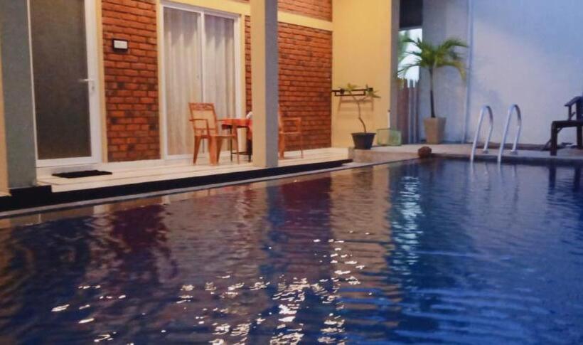 اتاق لوکس خانوادگی, Petit Guest House