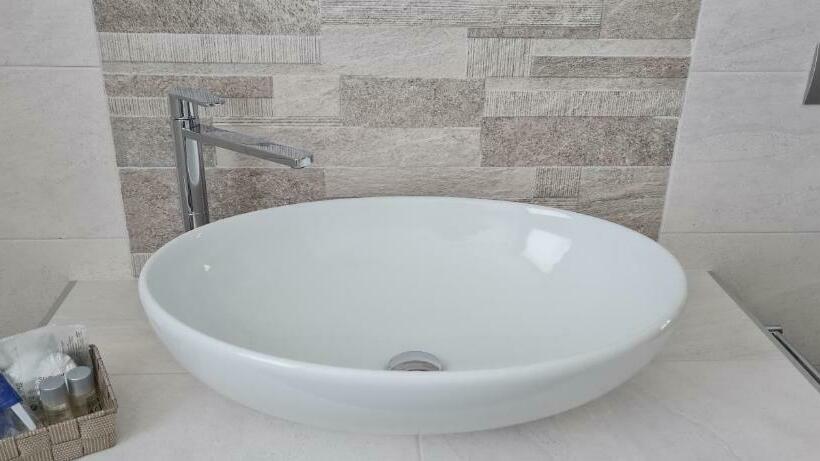 اتاق استاندارد, Elements B&b