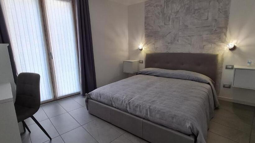 اتاق راحتی سه تخته, Elements B&b