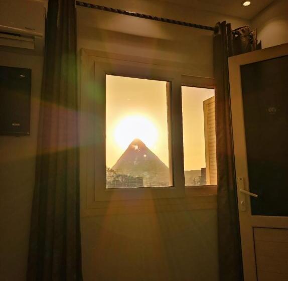 اتاق استاندارد با چشم‌انداز کوهستان, Life Pyramids Inn