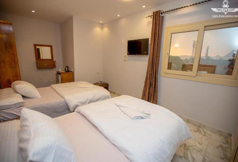اتاق استاندارد با چشم‌انداز کوهستان, Life Pyramids Inn