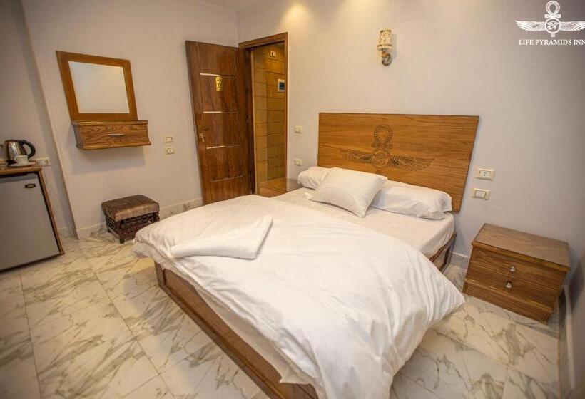 اتاق لوکس با تخت بزرگ, Life Pyramids Inn