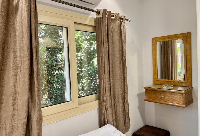 اتاق استاندارد با چشم‌انداز باغ, Life Pyramids Inn