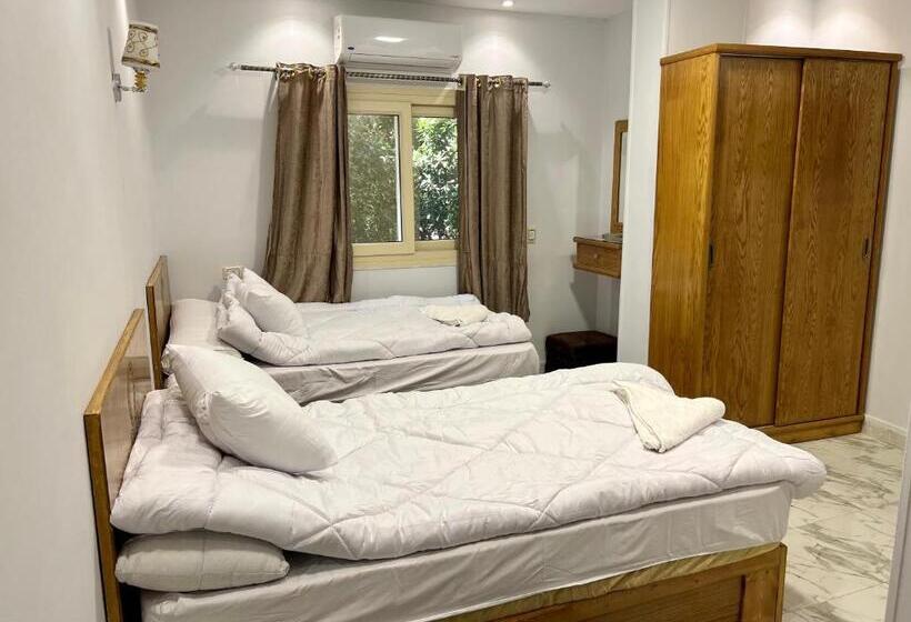 اتاق استاندارد با چشم‌انداز باغ, Life Pyramids Inn