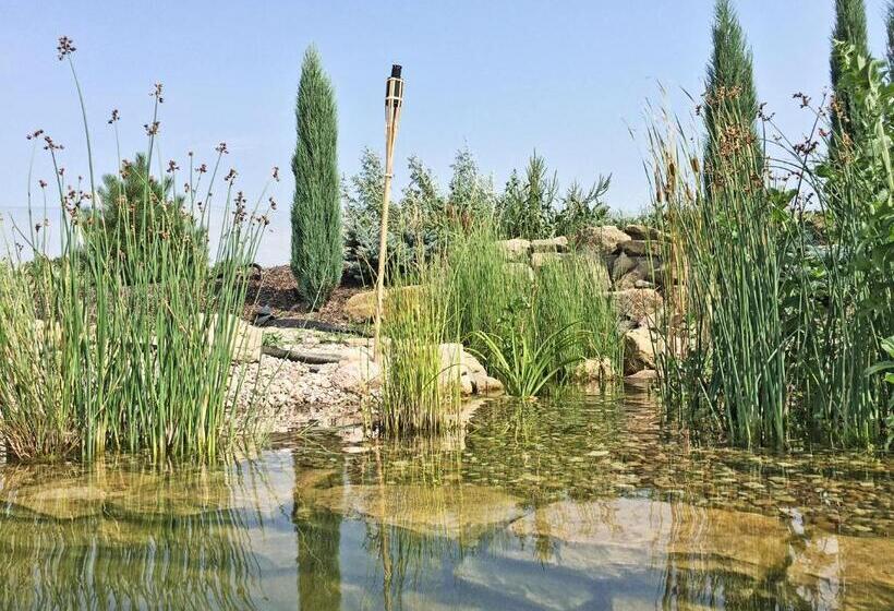 شقة غرفة نوم واحدة مزودة بشُرفة, Lake View Apartments Near Golf Resort Kunětická Hora, Dříteč