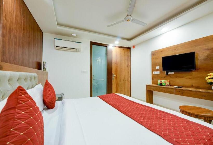 اتاق استاندارد با تخت بزرگ, Grand Villas Near Delhi Igi Airport