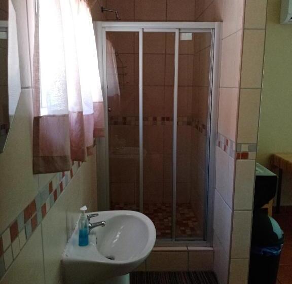 Номер Стандарт Вид на Бассейн, De La Rose Guesthouse