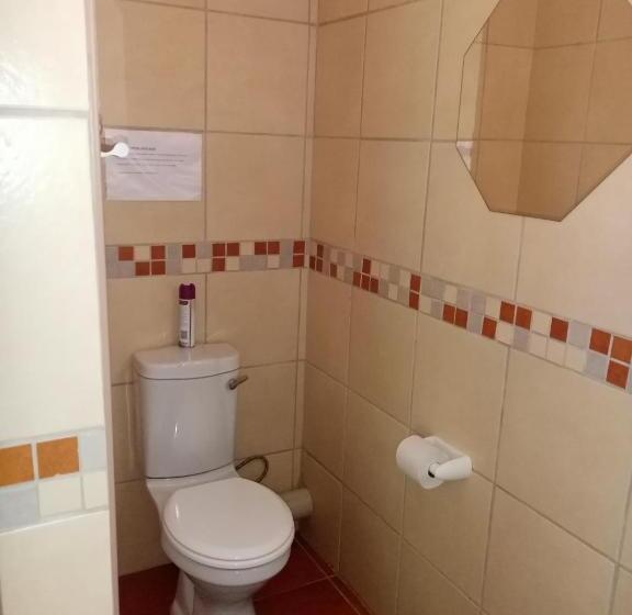 Номер Стандарт Вид на Бассейн, De La Rose Guesthouse