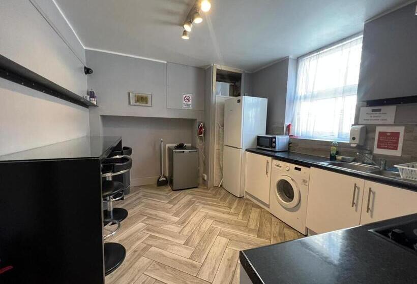 Полулюкс Повышенной Комфортности, Petticoat Accommodations