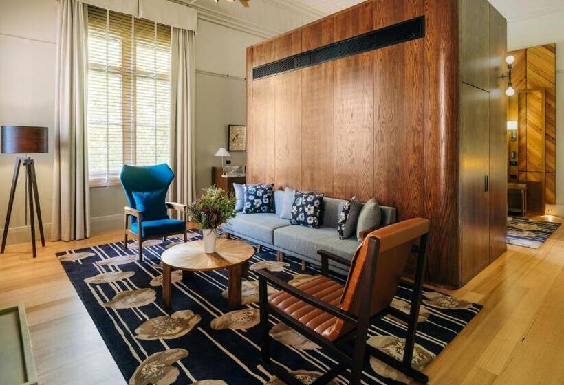 스위트 킹사이즈 침대, The Tasman, A Luxury Collection Hotel, Hobart