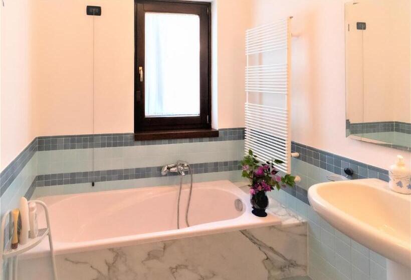 اتاق لوکس با بالکن, B&b Villa Apuana