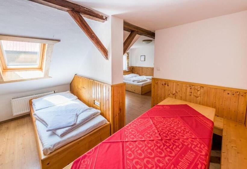 家庭间, Penzion černý Vlk