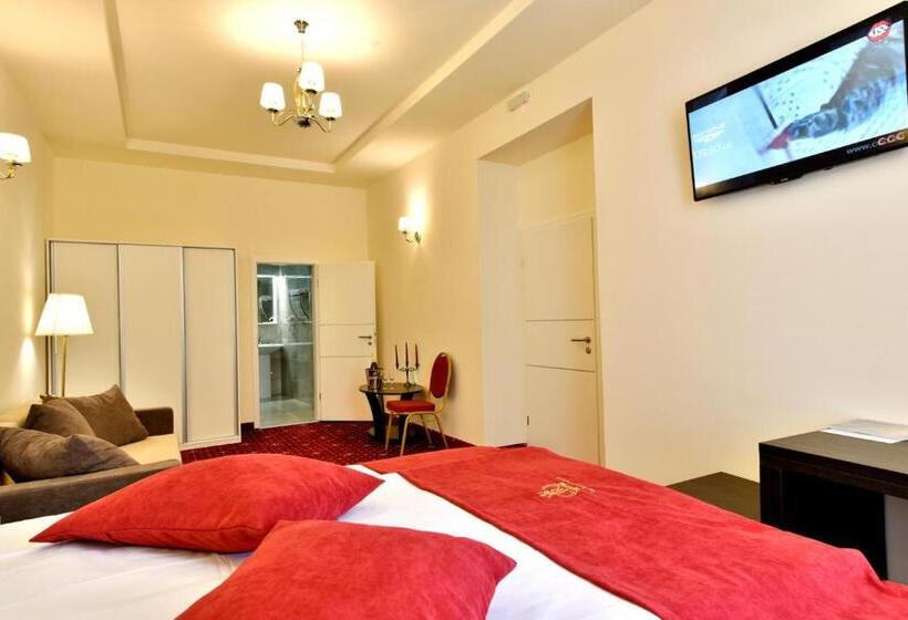 Четырехместный Номер Deluxe, Top Royal Central Brasov