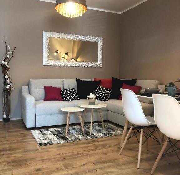 آپارتمان 1 خوابه با تراس, Apartmány Koněvova