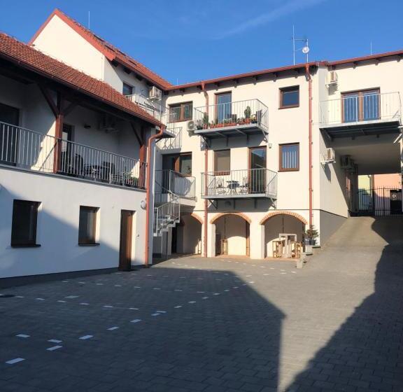 اتاق دوبلکس, Apartmány Koněvova