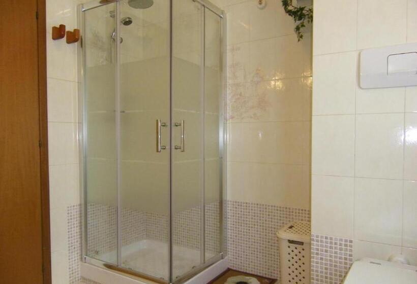 Стандартный внешний трехместный номер с ванной комнатой, B&b La Villetta