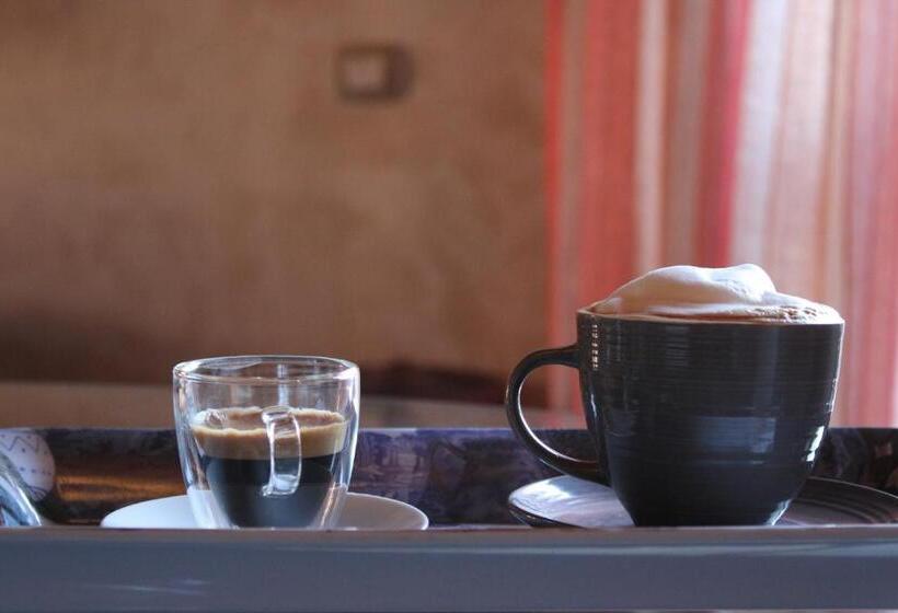 标准间带阳台, Bed & Breakfast Lucy