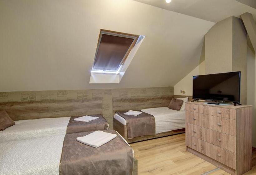 Студия Стандарт, Familia Panzió & Apartmanház Győr