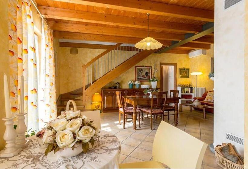 标准间带阳台, Bed & Breakfast Lucy