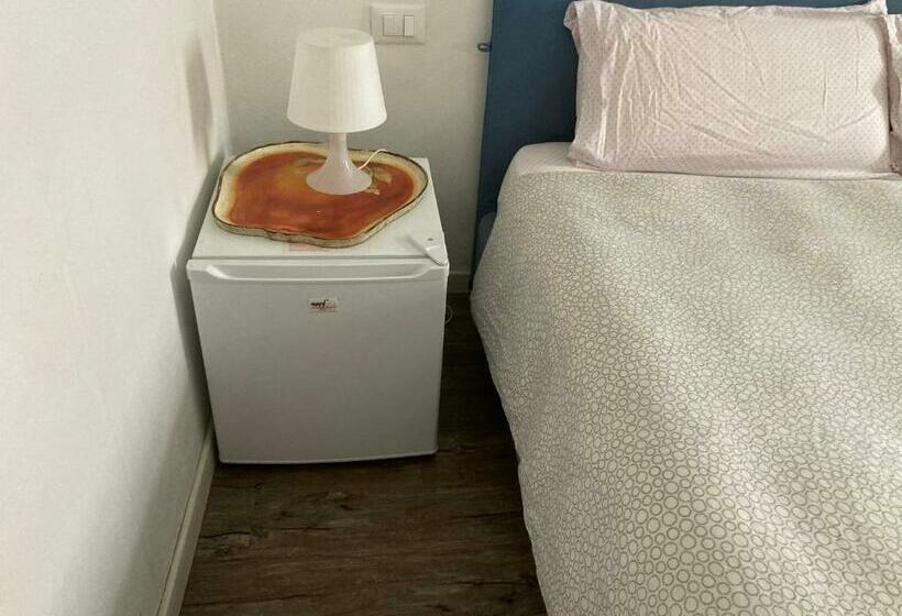 Номер Deluxe Кровать Кинг, Room Saronno + B&b