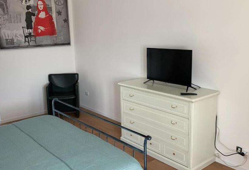 Номер Deluxe, Room Saronno + B&b