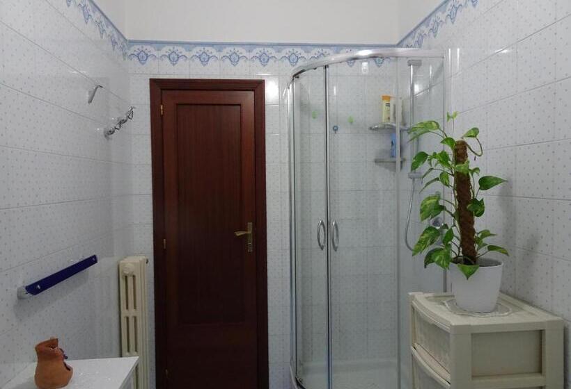 اتاق استاندارد با سرویس بهداشتی مشترک, B&b Dodo