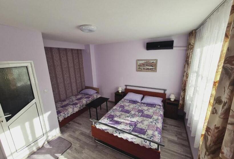 Номер Стандарт, Fema Guest House