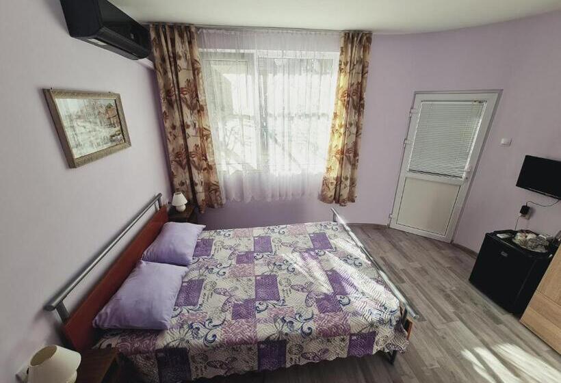 Номер Стандарт, Fema Guest House