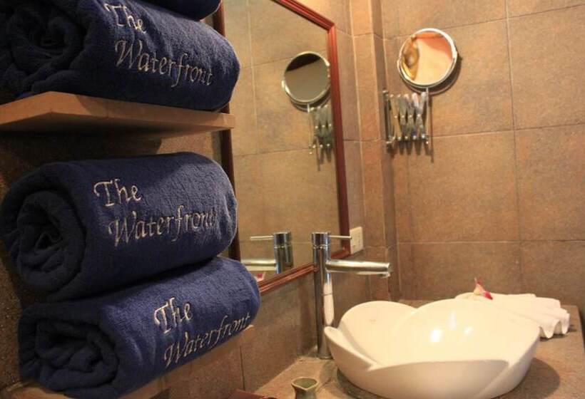 اتاق لوکس با چشم‌انداز دریا, The Waterfront Hotel At Fishermans Village