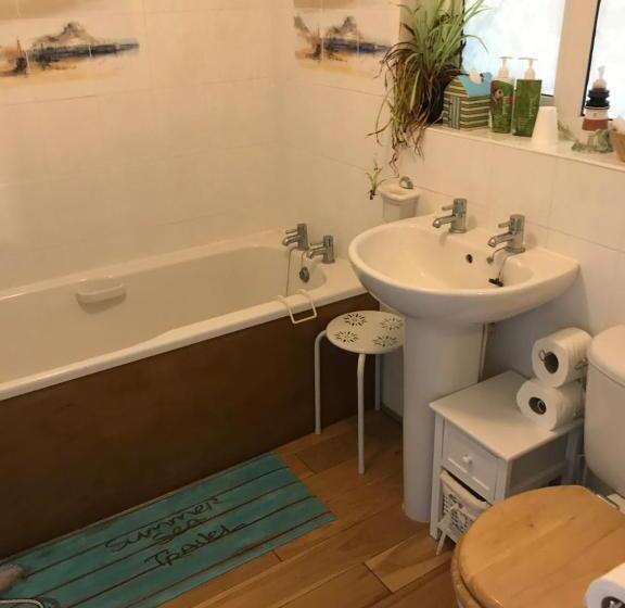 غرفة قياسية, Cove Cott