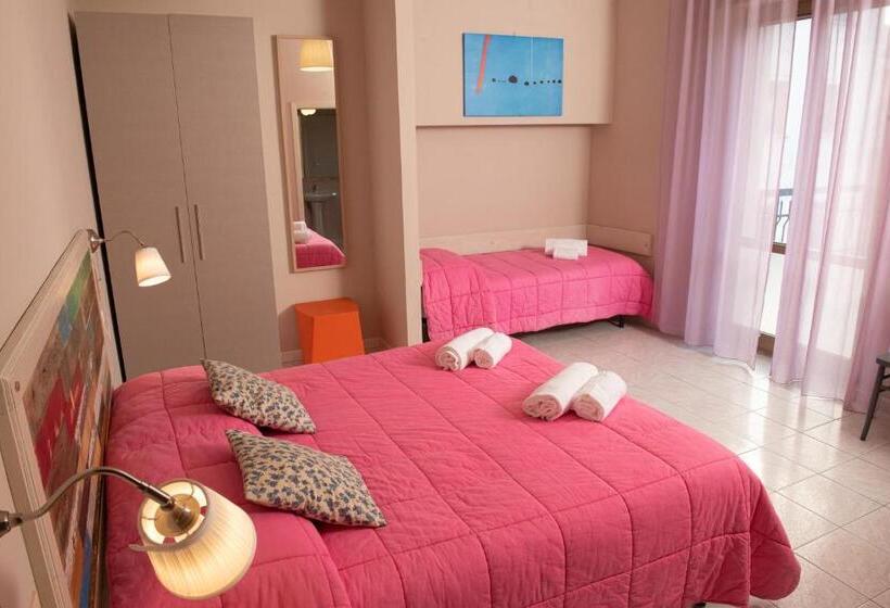 スタンダードトリプルルーム, Hostal Al Porto