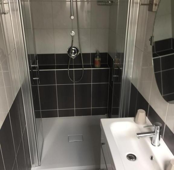 اتاق استاندارد, Au 16 Place Saint Louis