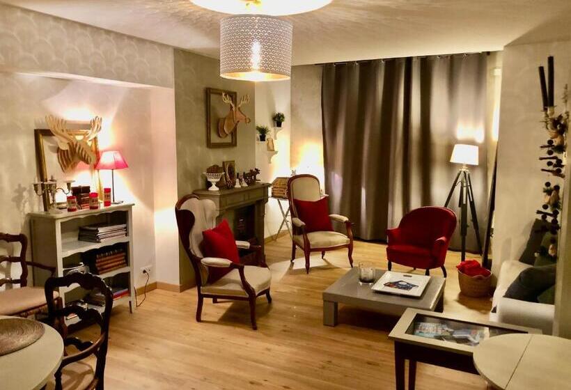 آپارتمان 1 خوابه, Au 16 Place Saint Louis