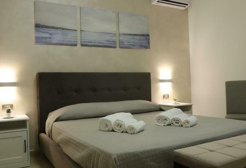 Quarto Estandar com Sacada, Avola My House B&b